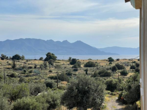 Perdika Aegina luxury family apartment με θέα βουνό και θάλασσα 75τμ